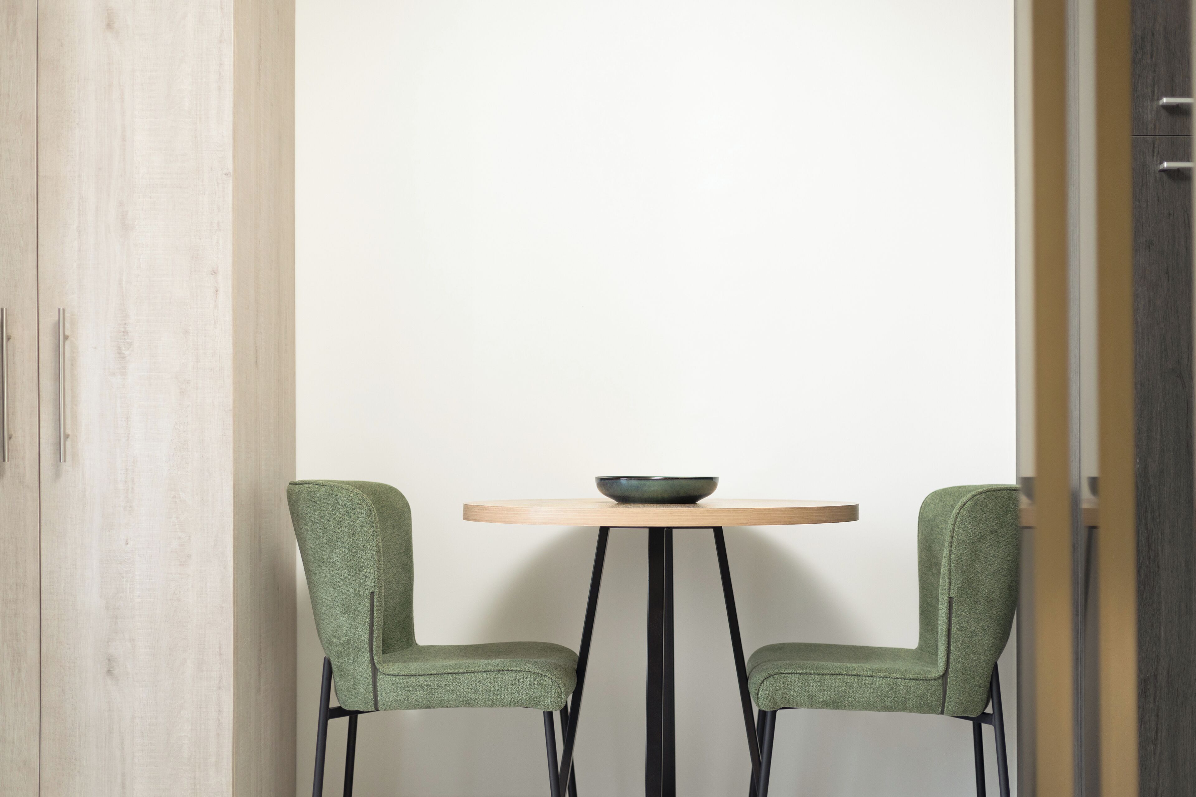 Executive Studio, Balcony, City View | Dining