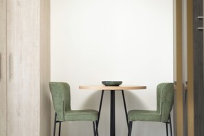 Executive Studio, Balcony, City View | Dining - The Bantree (Accra)
