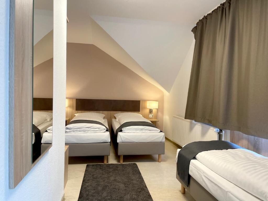 Economy-Dreibettzimmer | Verdunkelungsvorhänge, Bügeleisen/Bügelbrett, kostenloses WLAN