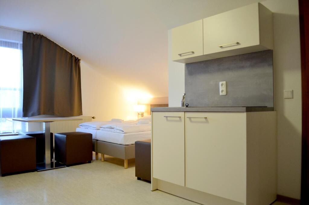 Comfort-Vierbettzimmer | Verdunkelungsvorhänge, Bügeleisen/Bügelbrett, kostenloses WLAN