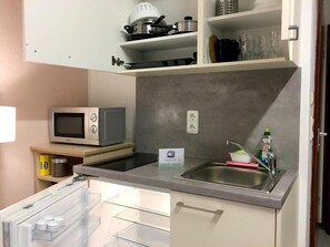 Familienstudio | Eigene Küche | Kühlschrank, Mikrowelle, Herdplatte, Wasserkocher