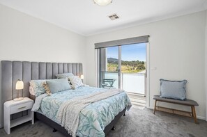 2 bedrooms, iron/ironing board, WiFi, bed sheets - Modern Townhouse in Wright with Mt Stromlo Views (Wright)
