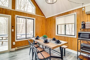 Dining - Cozy Big Bass Lake Chalet Retreat in the Poconos (Big Bass Lake)