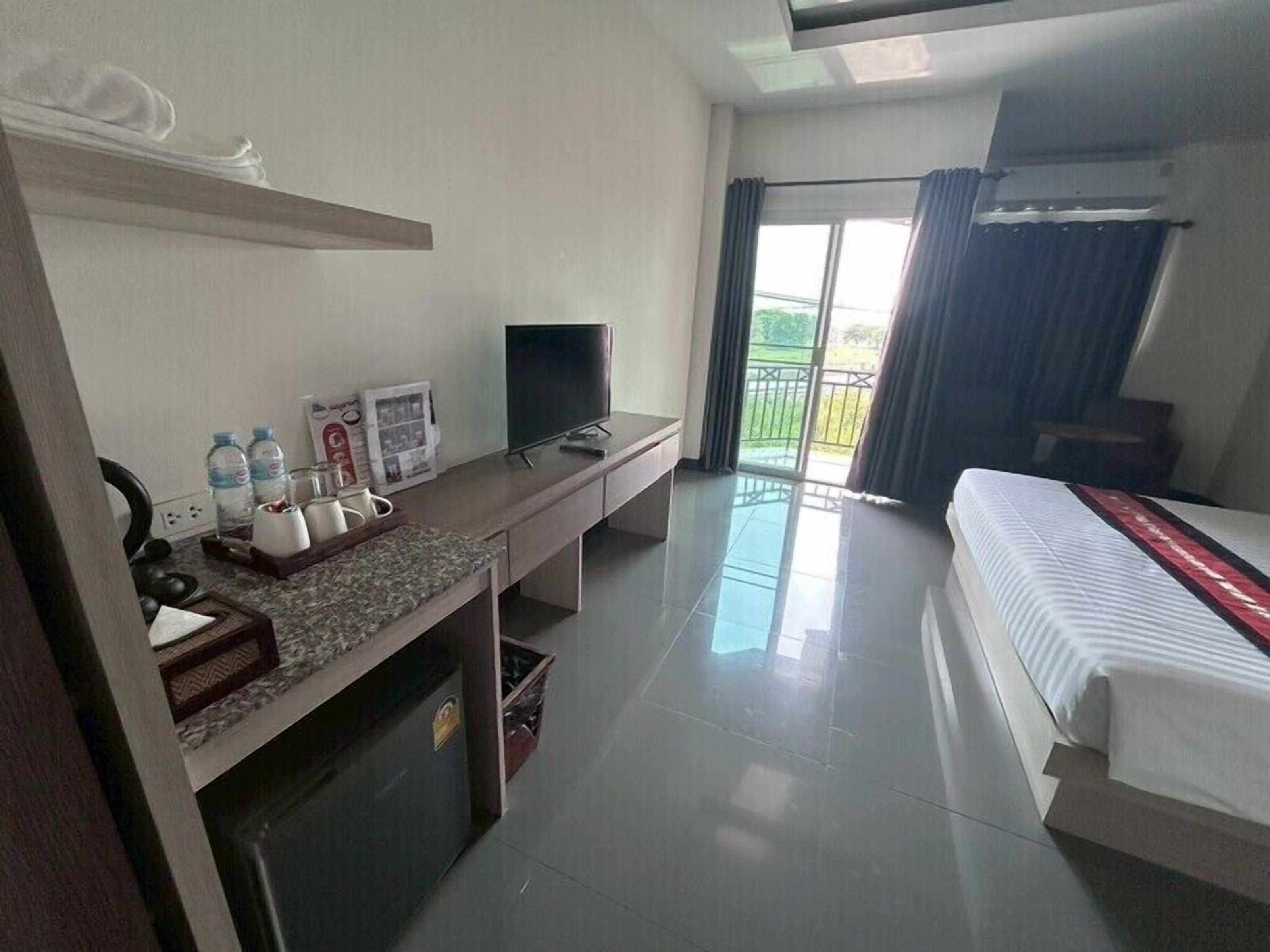 Standard King Room | Free WiFi, bed sheets