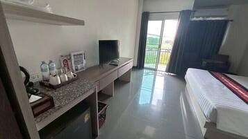 Standard King Room | Free WiFi, bed sheets