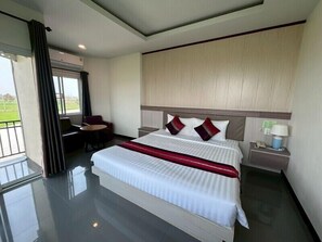 Standard King Room | Escritorio, camas supletorias, wifi gratis y ropa de cama