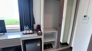 Chambre Standard avec lits jumeaux | Wi-Fi gratuit, draps fournis