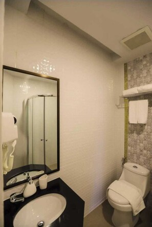 تجهيزات دش، مجففات شعر، مناشف، صابون