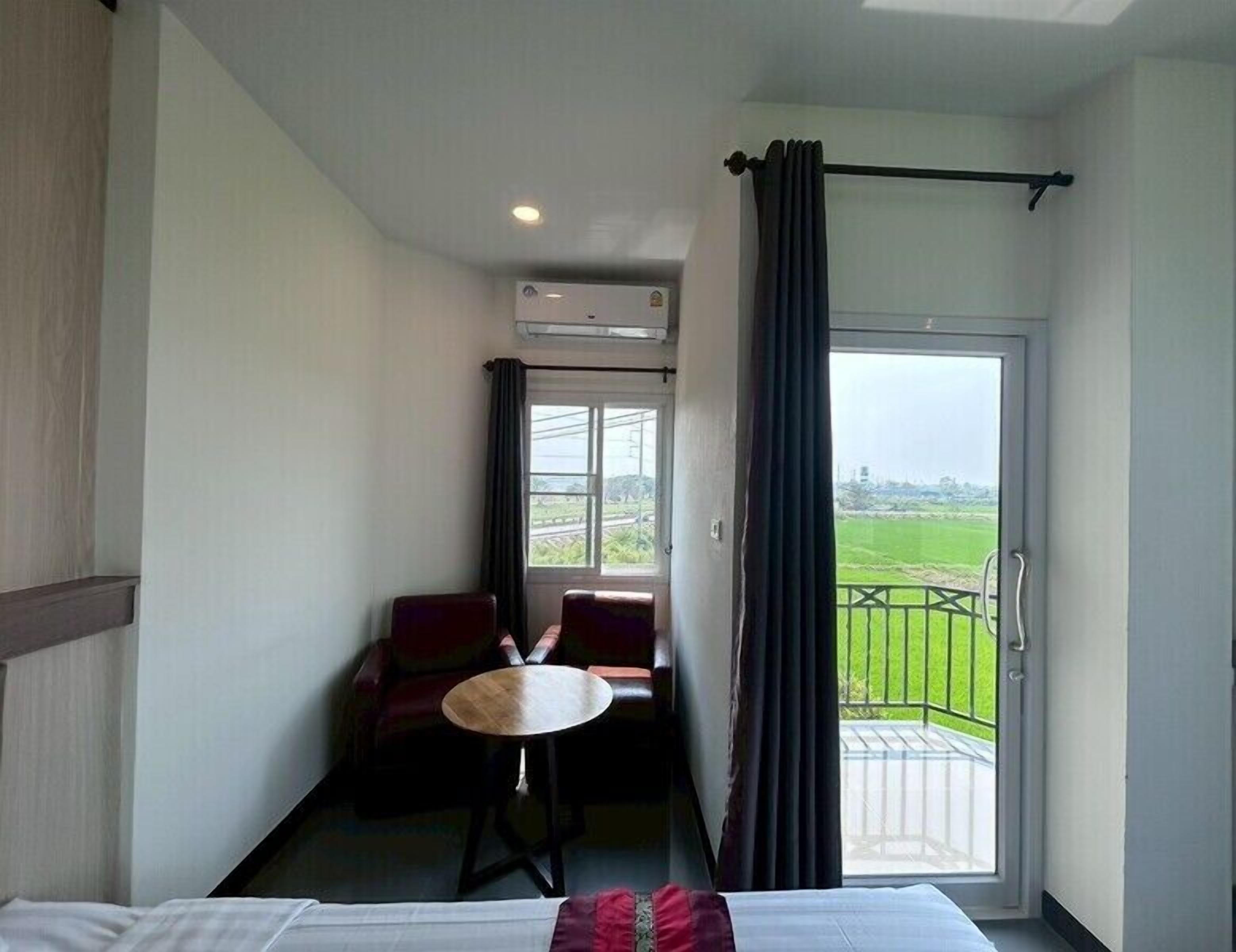 Standard Twin Room | Desk, rollaway beds, free WiFi, bed sheets