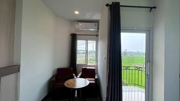 Standard Twin Room | Desk, rollaway beds, free WiFi, bed sheets