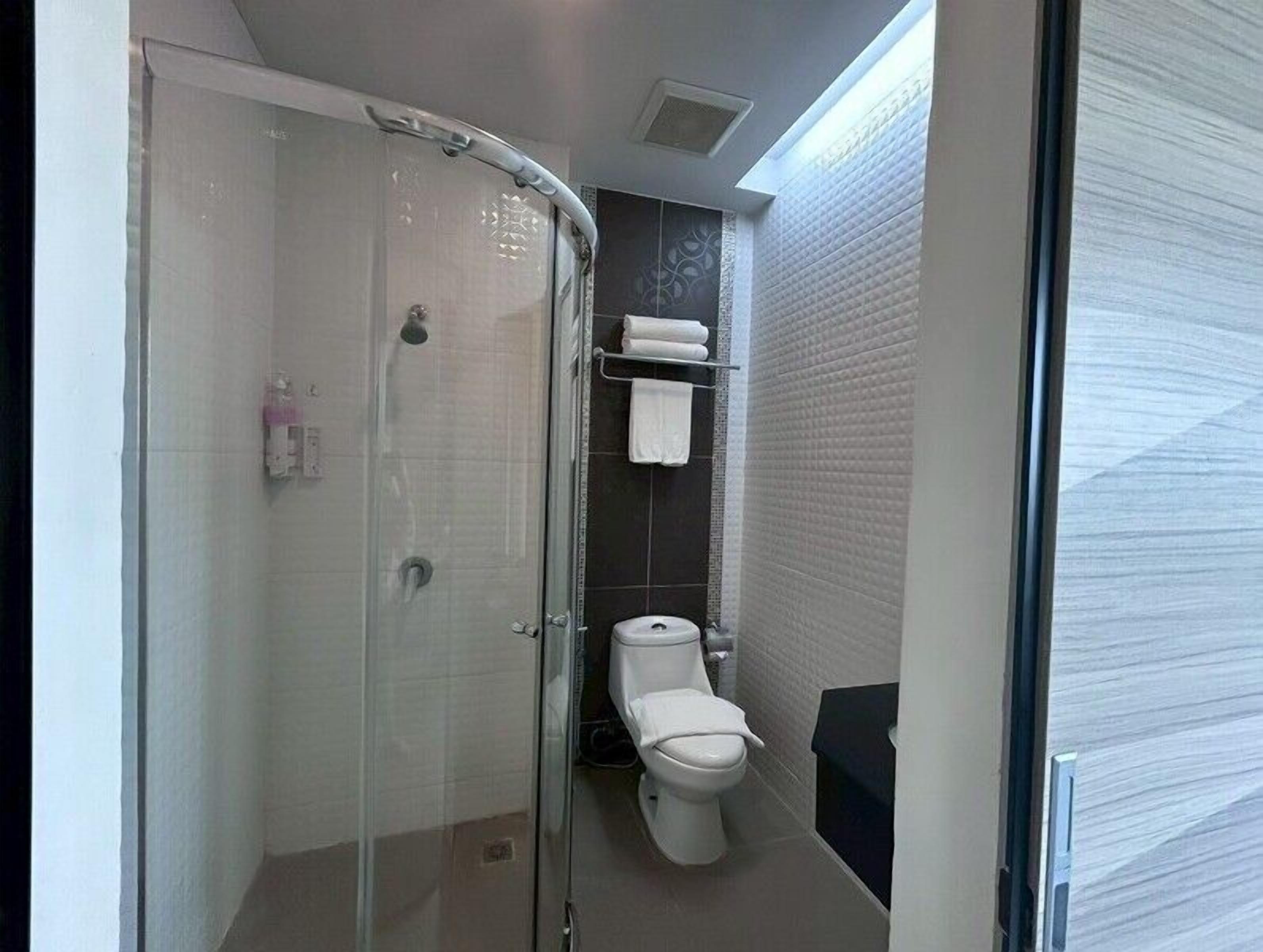 Standard Twin Room | Bathroom