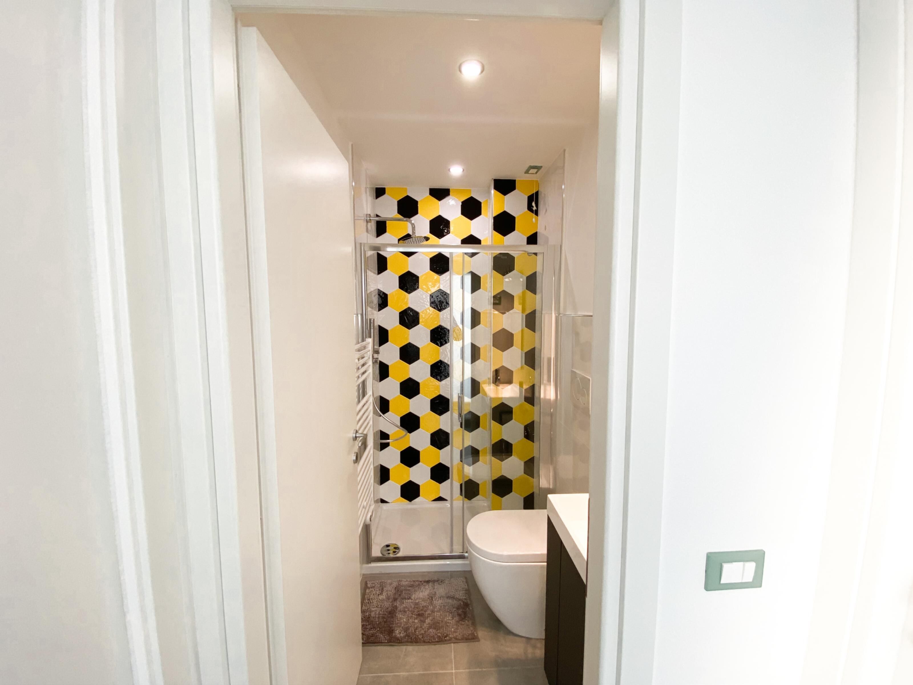 Haartrockner, Handtücher, Seife, Shampoo