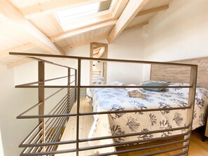 Travel cot, free WiFi, bed sheets - New Agriloft 1 Nursery 50m from the sea + garden (Bordighera)