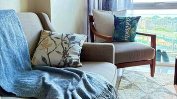 Apartment, 1 Bedroom, Accessible | Living area