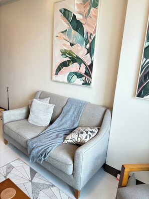 Living area - Pond & Sea View, Mactan Strait (Lapu-Lapu)