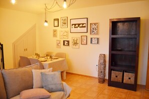 Interior - Apartment 'Ojaranzo' with Mountain Views, Wi-Fi, and Air Conditioning (Candeleda)