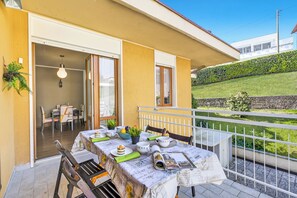 Outdoor dining - Casa Mirella Full AC And Terrace (Nebbiuno)