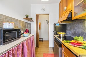 Family Apartment, Multiple Bedrooms, Mountainside (Casa Mirella Full AC And Terrace) | Private kitchen | Fridge, microwave, oven, stovetop - Casa Mirella Full AC And Terrace (Nebbiuno)
