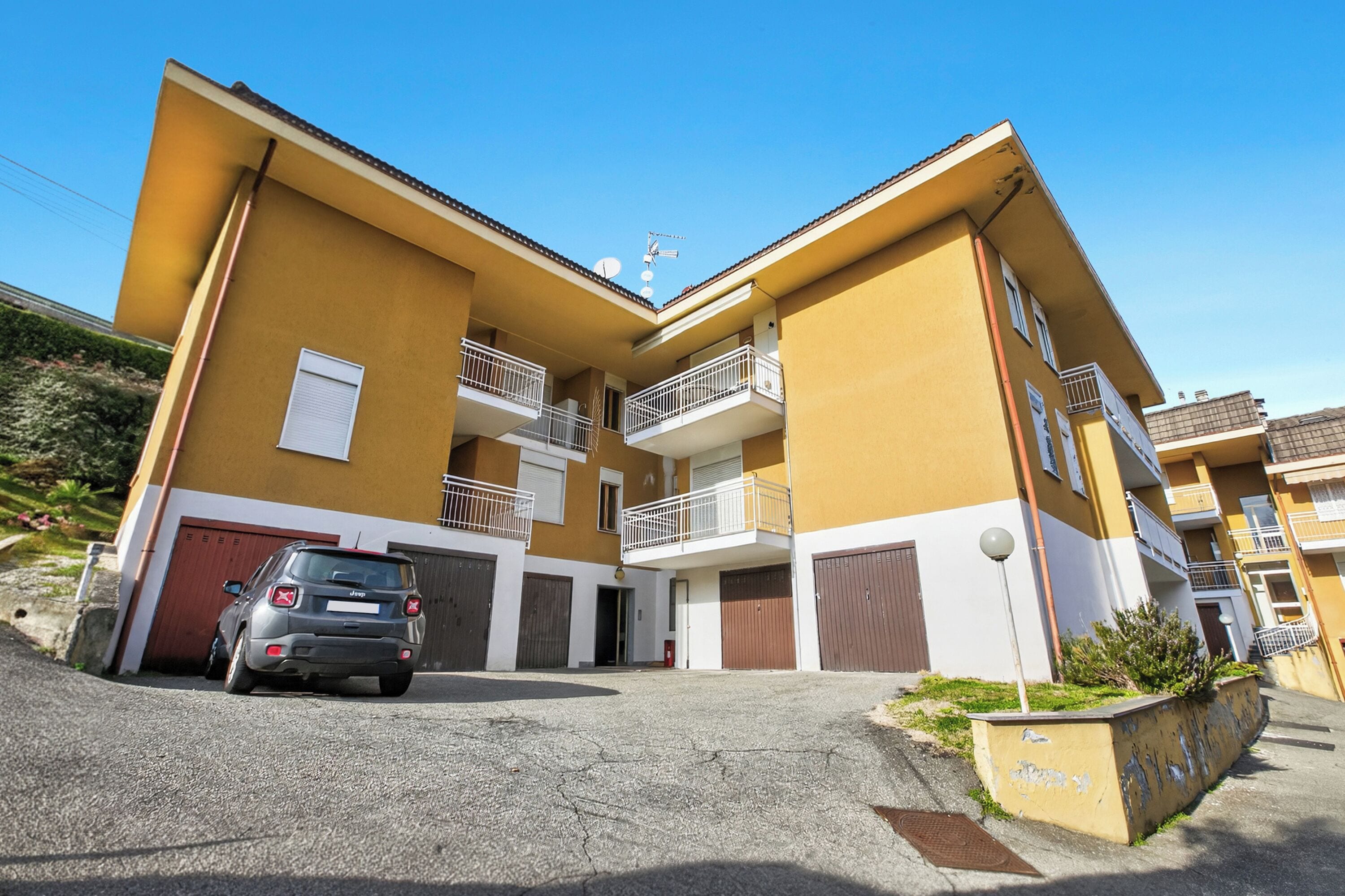 Appartement Familial, plusieurs chambres, côté montagne (Casa Mirella Full AC And Terrace) | Extérieur
