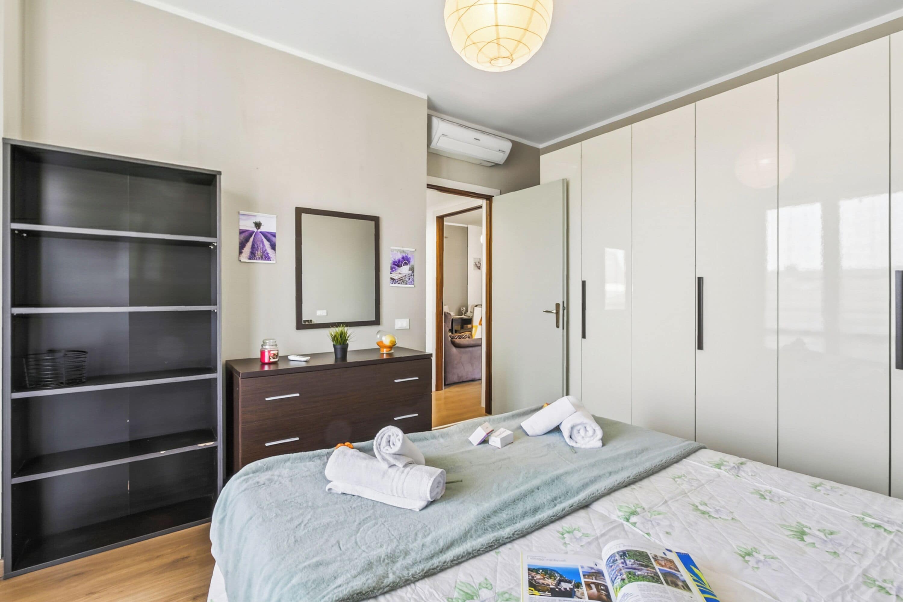 Familjelägenhet - flera sovrum - intill bergen (Casa Mirella Full AC And Terrace) | 2 sovrum, strykjärn/strykbräda, gratis wi-fi och sängkläder