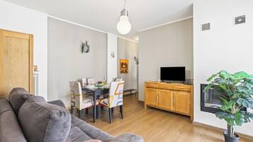 Appartement Familial, plusieurs chambres, cÎté montagne (Casa Mirella Full AC And Terrace) | Coin séjour