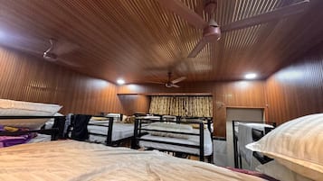 Basic Shared Dormitory | Free WiFi