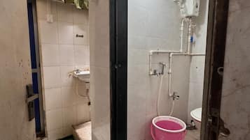 Basic Shared Dormitory | Bathroom | Free toiletries, slippers, towels, soap