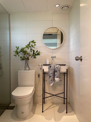 Unclassified image, 3 of 6, button - Colonie 1112 : 8 Pax (Bukit Fraser)