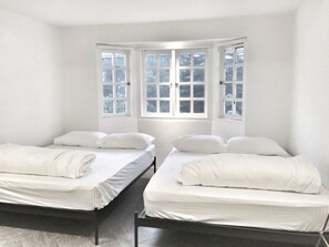 Unclassified image, 4 of 6, button - Colonie 1112 : 8 Pax (Bukit Fraser)