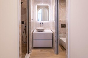Deluxe Suite, Balcony, Harbor View | Bathroom - Promenade Chios Port Residences (Chios)