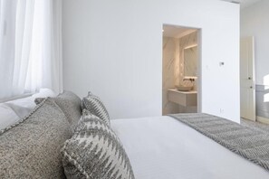 Double Room, Partial Sea View | In-room safe, blackout drapes, soundproofing, free WiFi - Promenade Chios Port Residences (Chios)