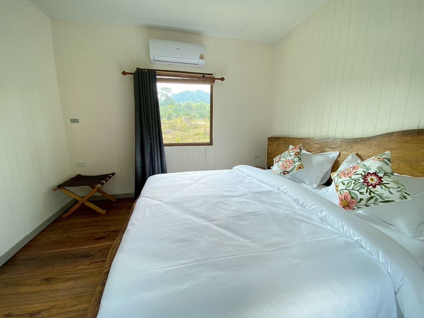 Family House, Hill View