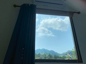 패밀리 하우스, 언덕 전망 | 내부