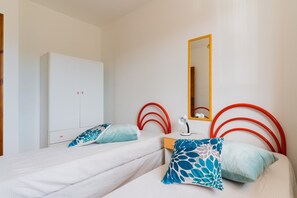 3 makuuhuonetta, silitysrauta/-lauta, Wi-Fi, vuodevaatteet