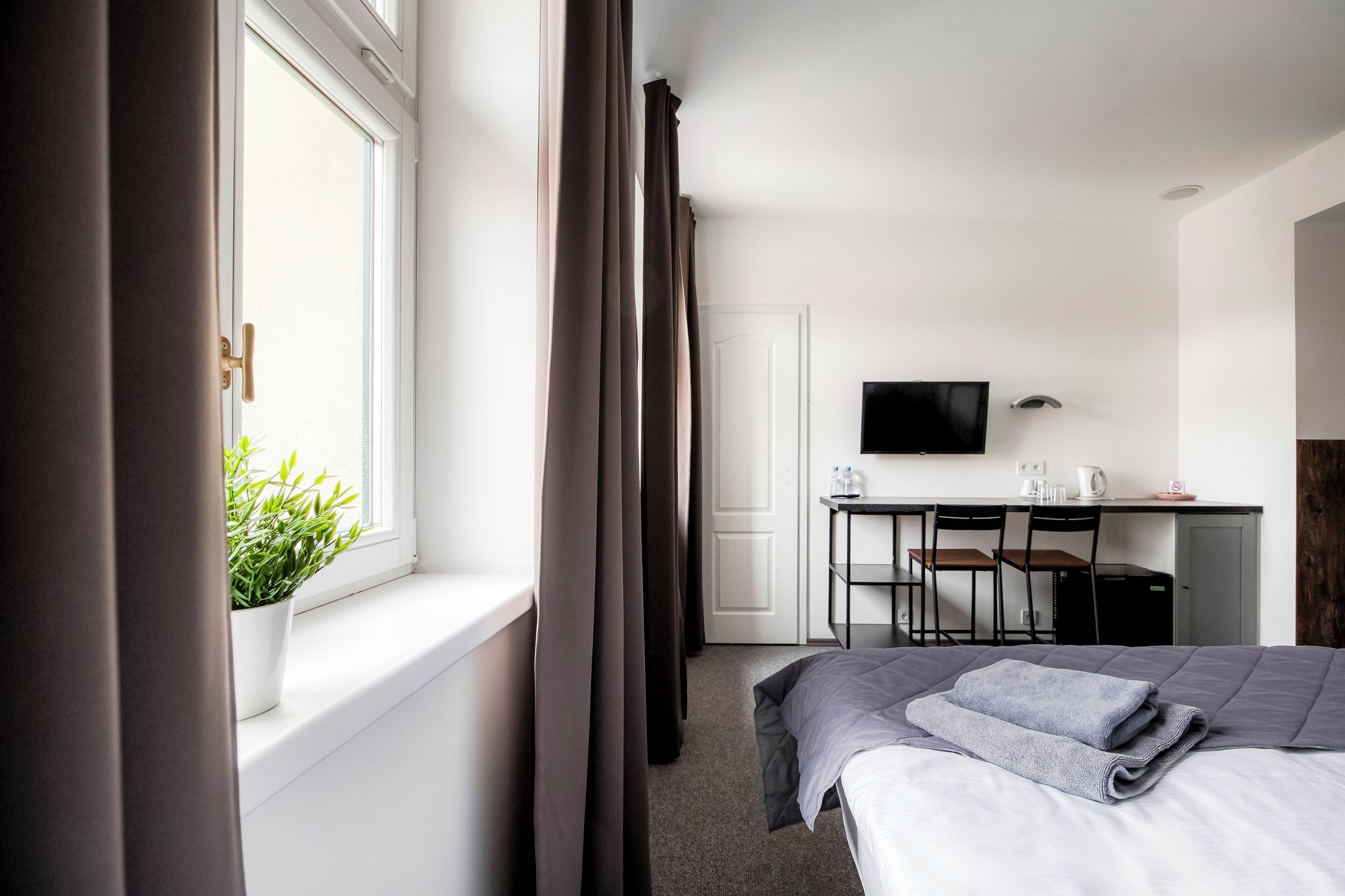 標準客房 | 客房內保險箱、書桌、熨斗/熨衣板、免費無線上網