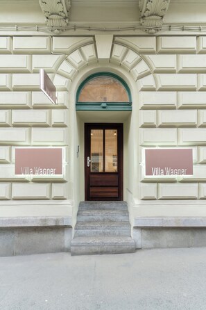 Unclassified image, 5 of 90, button - Villa Wagner (Praha)