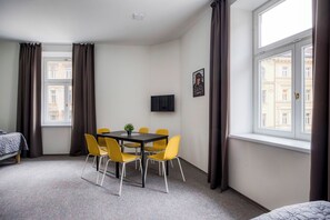 Superior studio, uitzicht op stad | Dineren