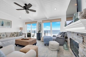 Smart TV, fireplace - Oceanfront Views! 3 Bed, 2 Bath with Private Beach (Oceanside)