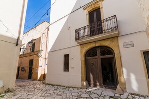 Esterni