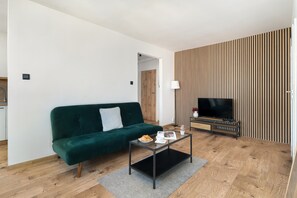 TV - Stylish Apartment | 2 Bedrooms | Pet Friendly (Poznań)