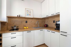 Kühlschrank, Herdplatte, Geschirrspüler