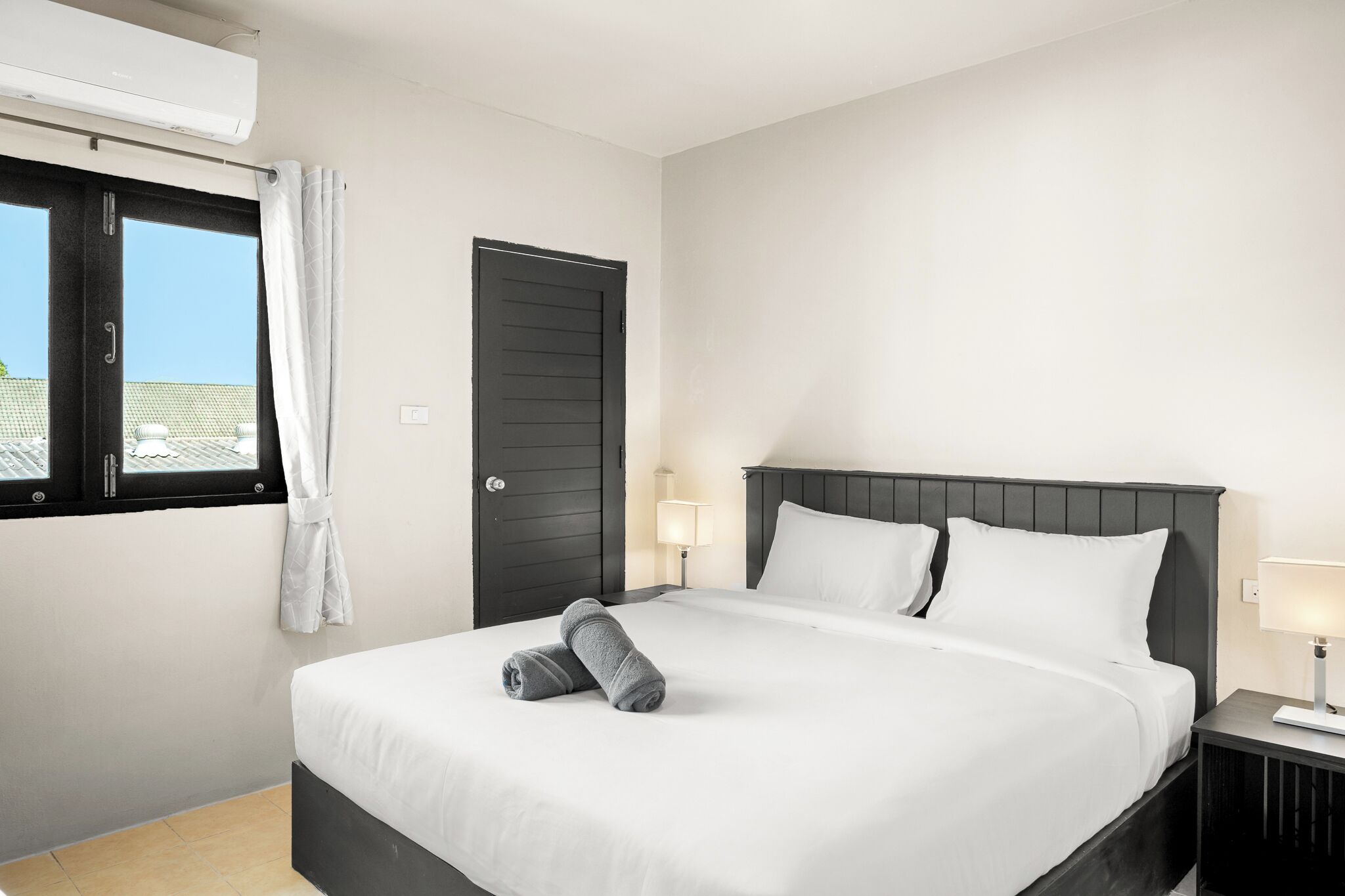 Standard Double Room | In-room safe, laptop workspace, iron/ironing board, free WiFi