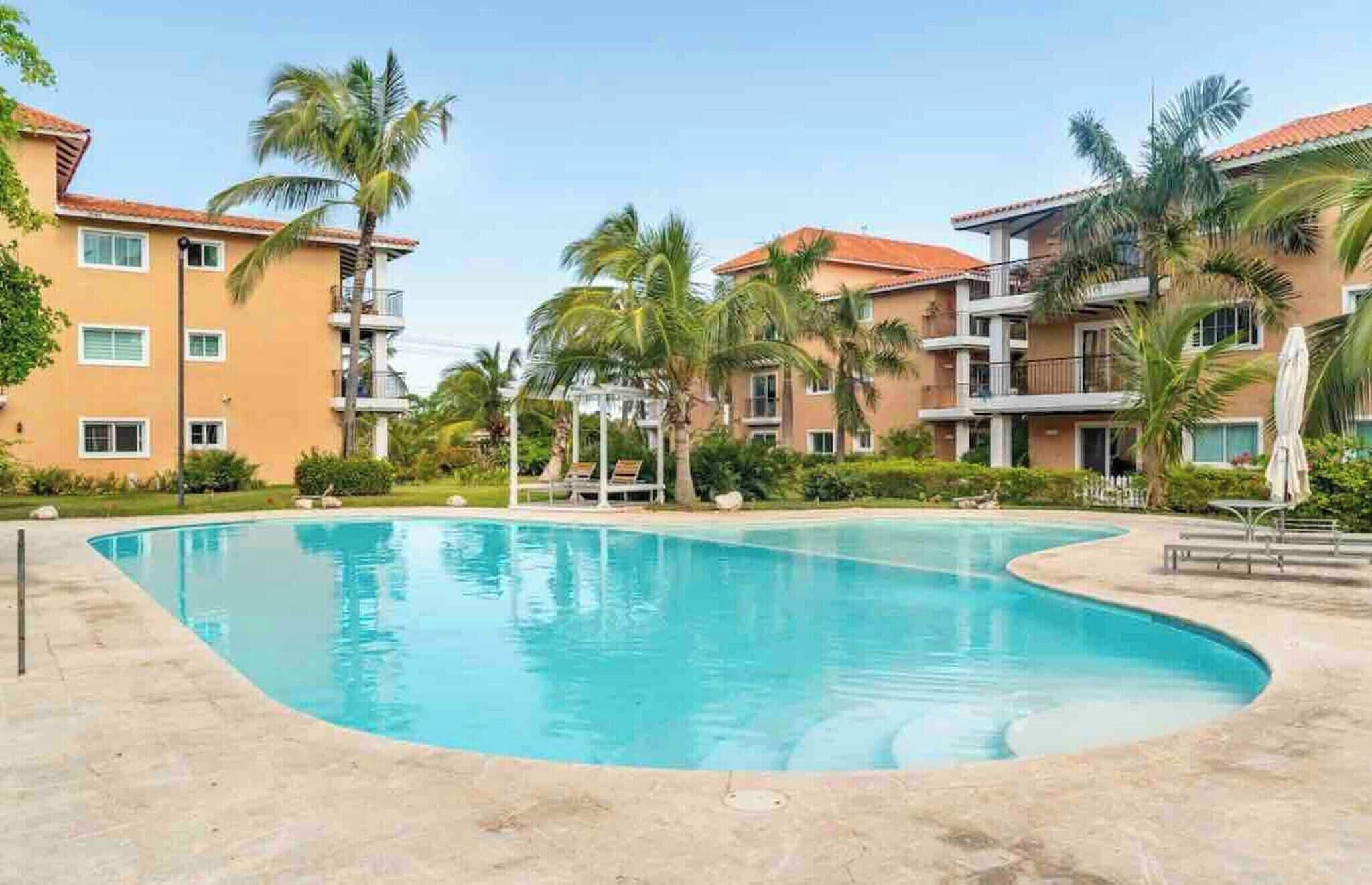 Apartamento, 2 quartos, sacada, vista para a piscina | Piscina