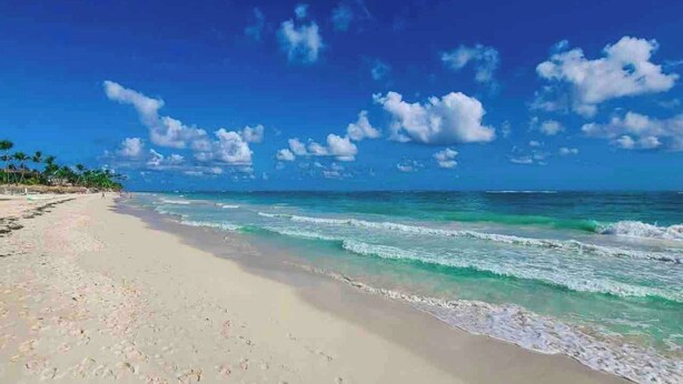 A beach with clear blue water and white sand. - Your Private Getaway Oasiss (Punta Cana)