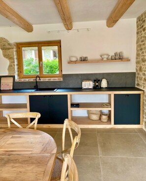 Private kitchen - In the heart of Alta Langa, a charming villa with private pool (Piemonte)