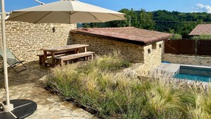 Outdoor dining - In the heart of Alta Langa, a charming villa with private pool (Piemonte)
