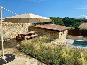 Outdoor dining - In the heart of Alta Langa, a charming villa with private pool (Piemonte)
