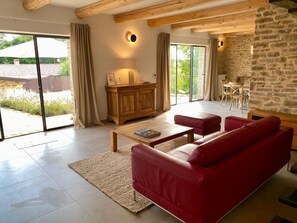 Living area - In the heart of Alta Langa, a charming villa with private pool (Piemonte)