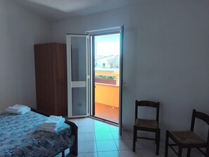 2 bedrooms, free WiFi, bed sheets - Sa Mora - Holiday Home 50m from the Sea - Mandriola families and couples (Mandriola)