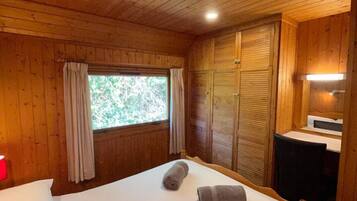3 habitaciones, tabla de planchar con plancha, wifi y ropa de cama